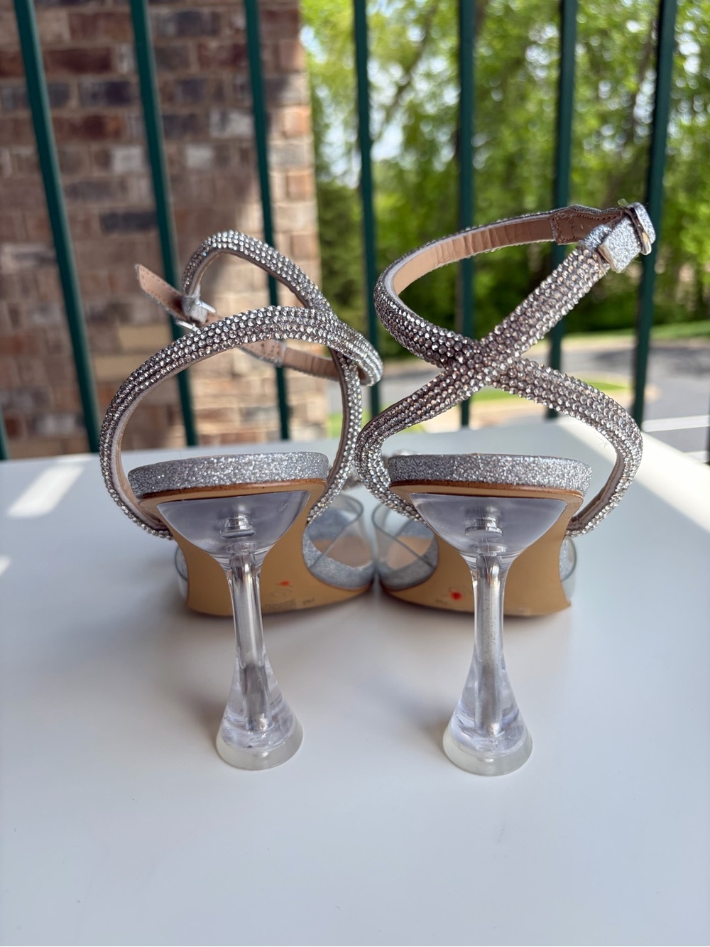 🆕🪩 Gianni Bini Rhinestone Bow Clear Heel Sandals Silver Glitter Size 7 Party - Picture 6 of 17